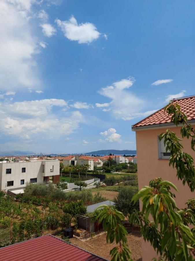 Apartments With A Parking Space Kastel Luksic, Kastela - 22071 Kültér fotó